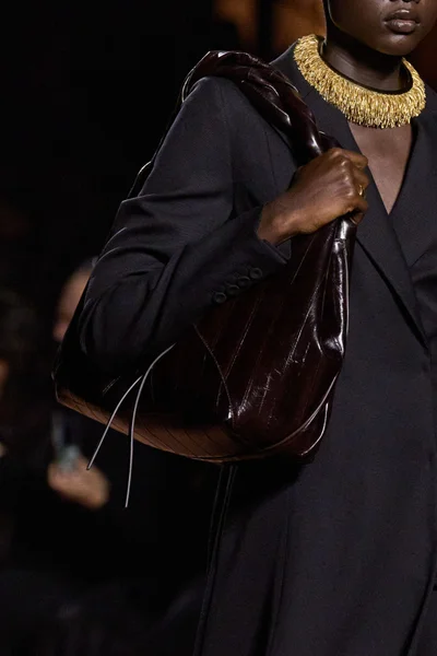 Look 5